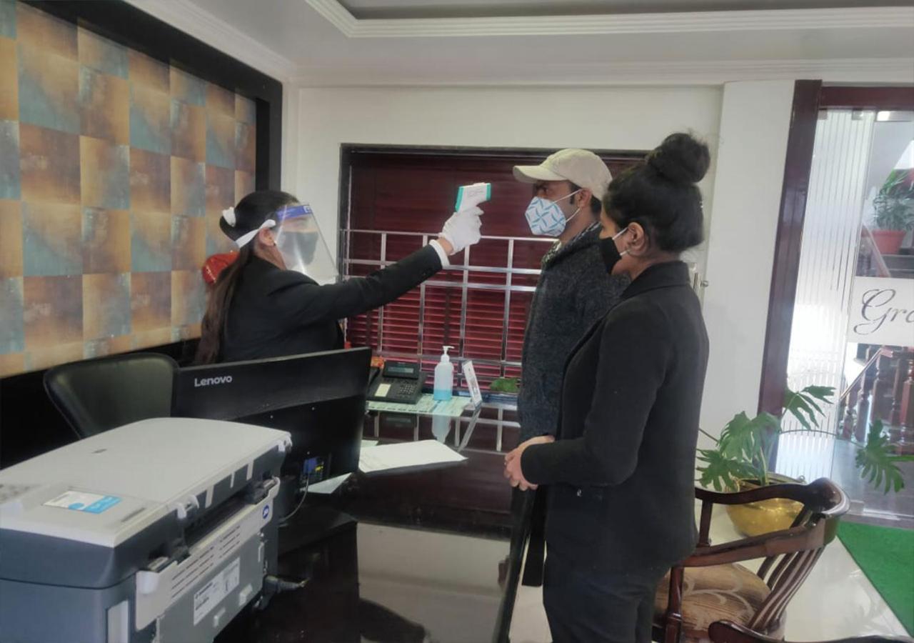 Hotel White Grand Shimla - In City Centre - A Centrally Ac Hotel Ngoại thất bức ảnh