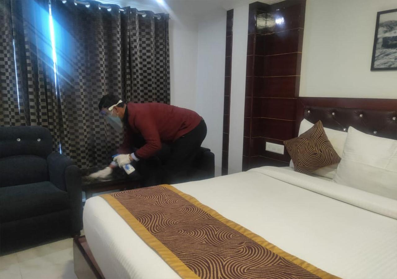 Hotel White Grand Shimla - In City Centre - A Centrally Ac Hotel Ngoại thất bức ảnh