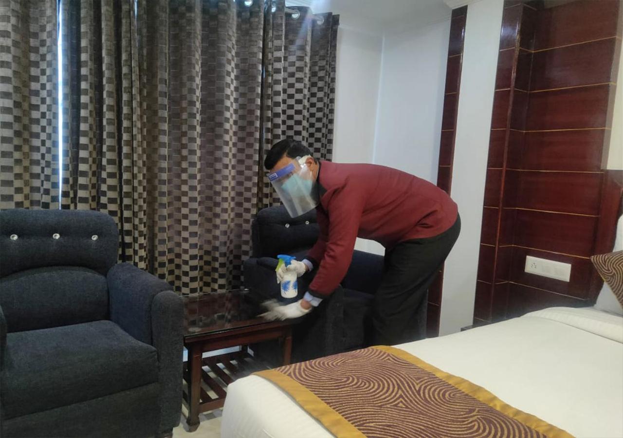Hotel White Grand Shimla - In City Centre - A Centrally Ac Hotel Ngoại thất bức ảnh