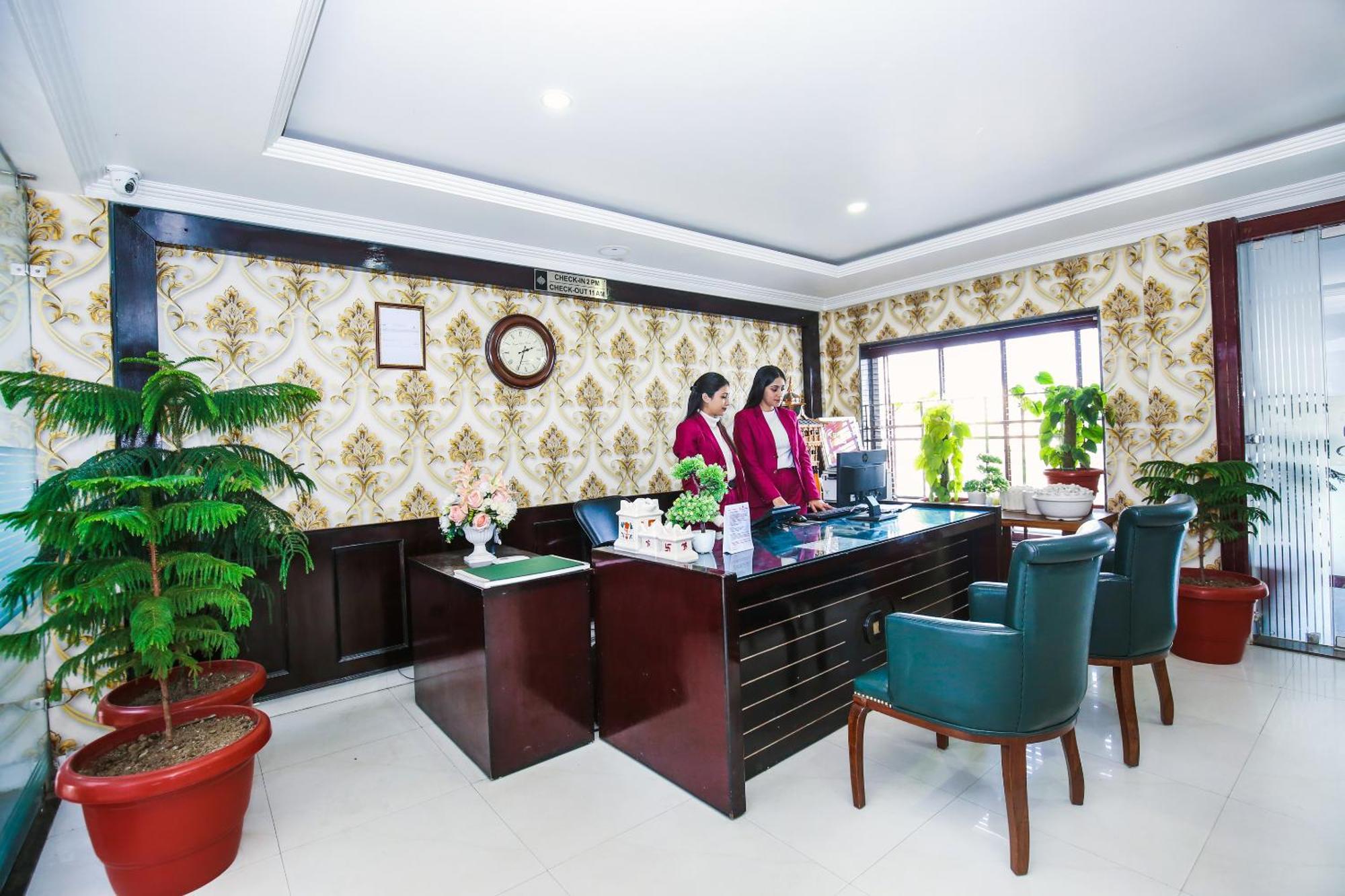 Hotel White Grand Shimla - In City Centre - A Centrally Ac Hotel Ngoại thất bức ảnh