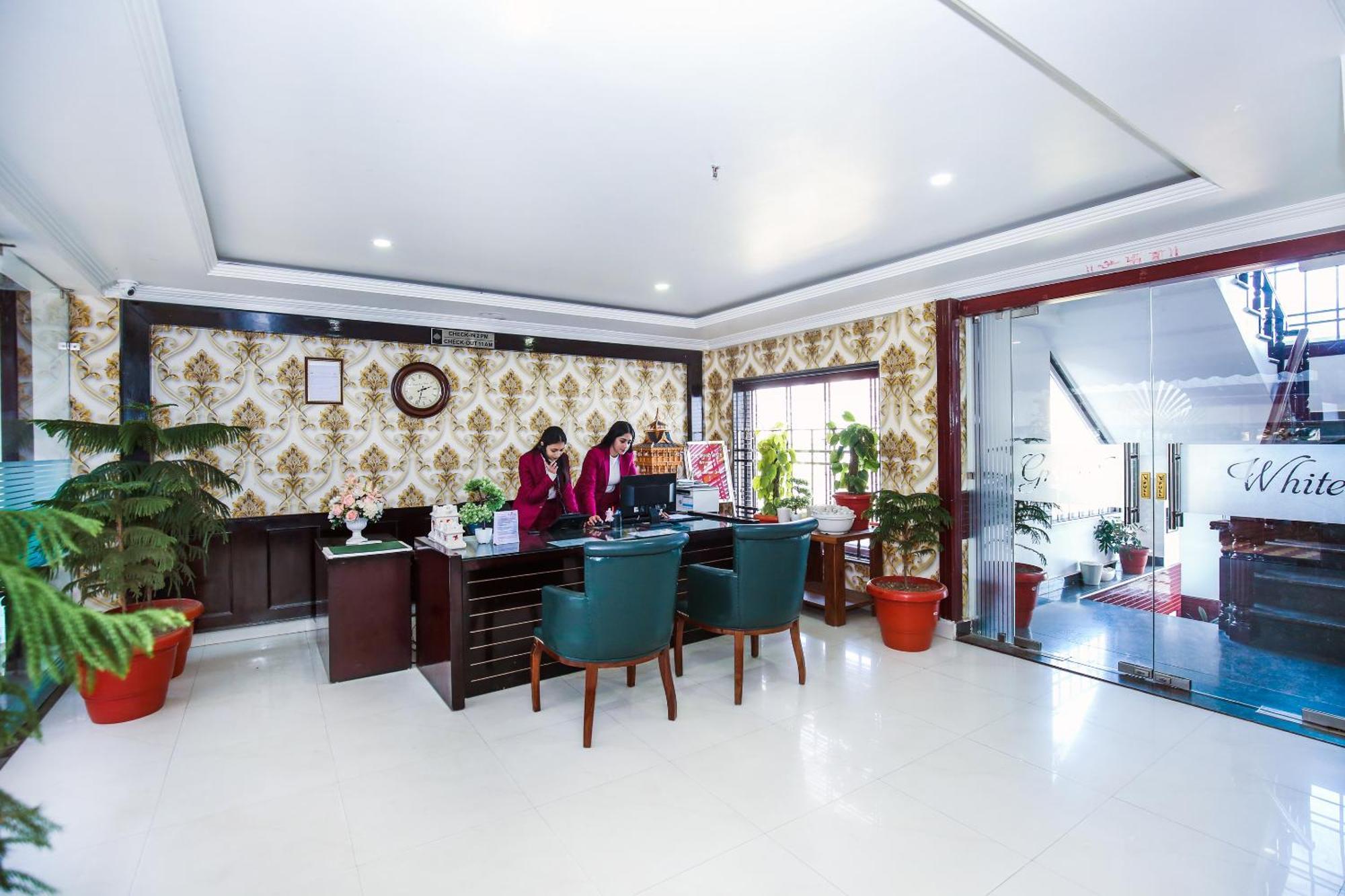 Hotel White Grand Shimla - In City Centre - A Centrally Ac Hotel Ngoại thất bức ảnh