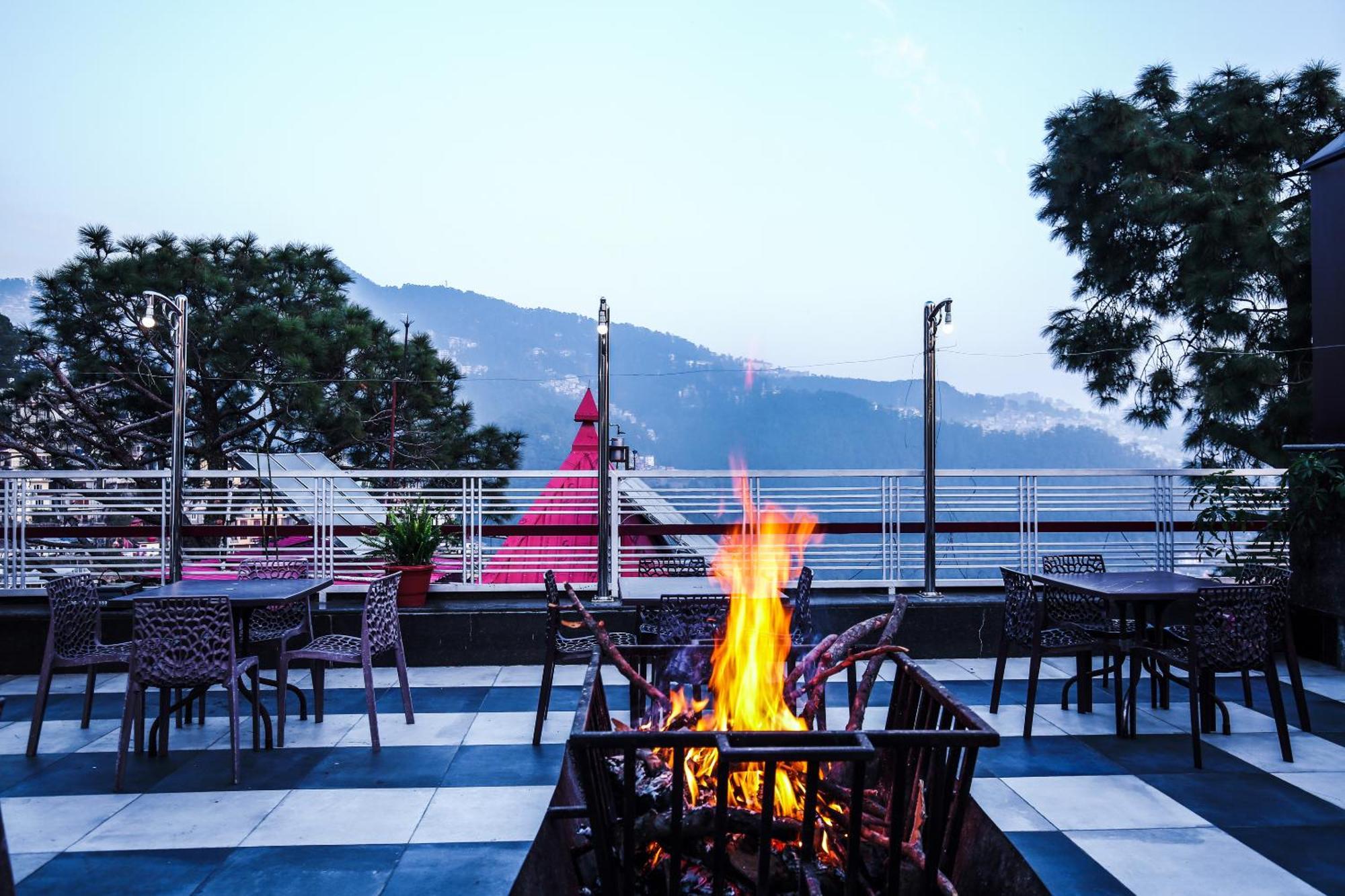 Hotel White Grand Shimla - In City Centre - A Centrally Ac Hotel Ngoại thất bức ảnh