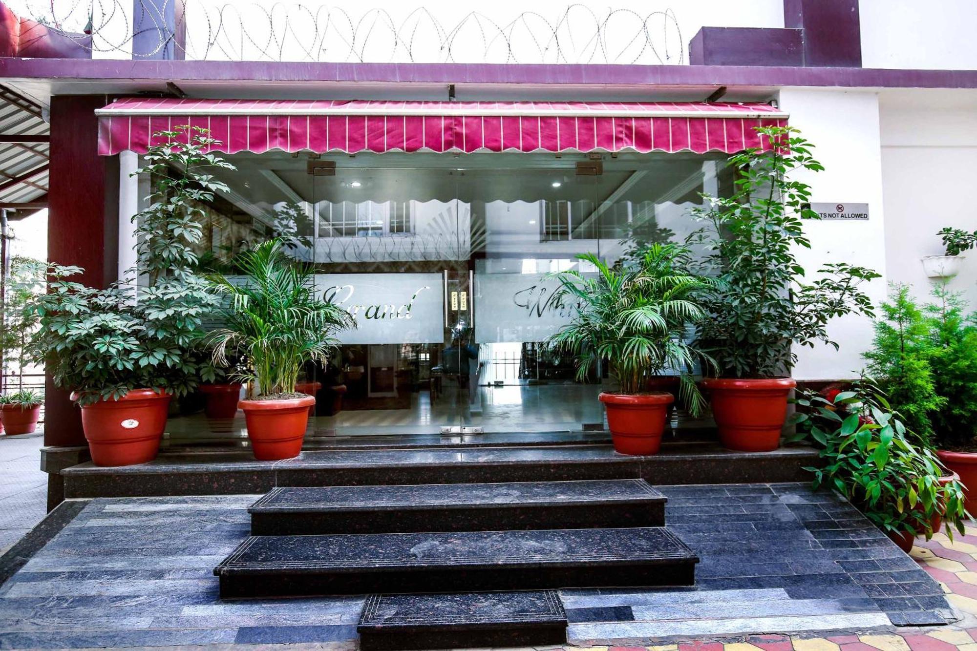 Hotel White Grand Shimla - In City Centre - A Centrally Ac Hotel Ngoại thất bức ảnh